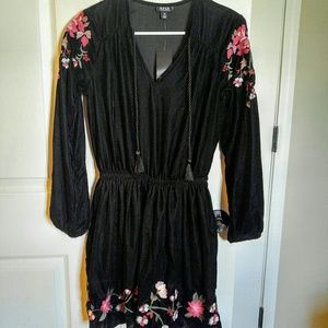 🌹ROMANTIC🌹 Embroidered Black Velvet Dress